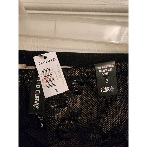NWT Torrid BLACK Lace MICROFIBER 360° SMOOTHING High Waist Short sz 2X Plus - Picture 2 of 4